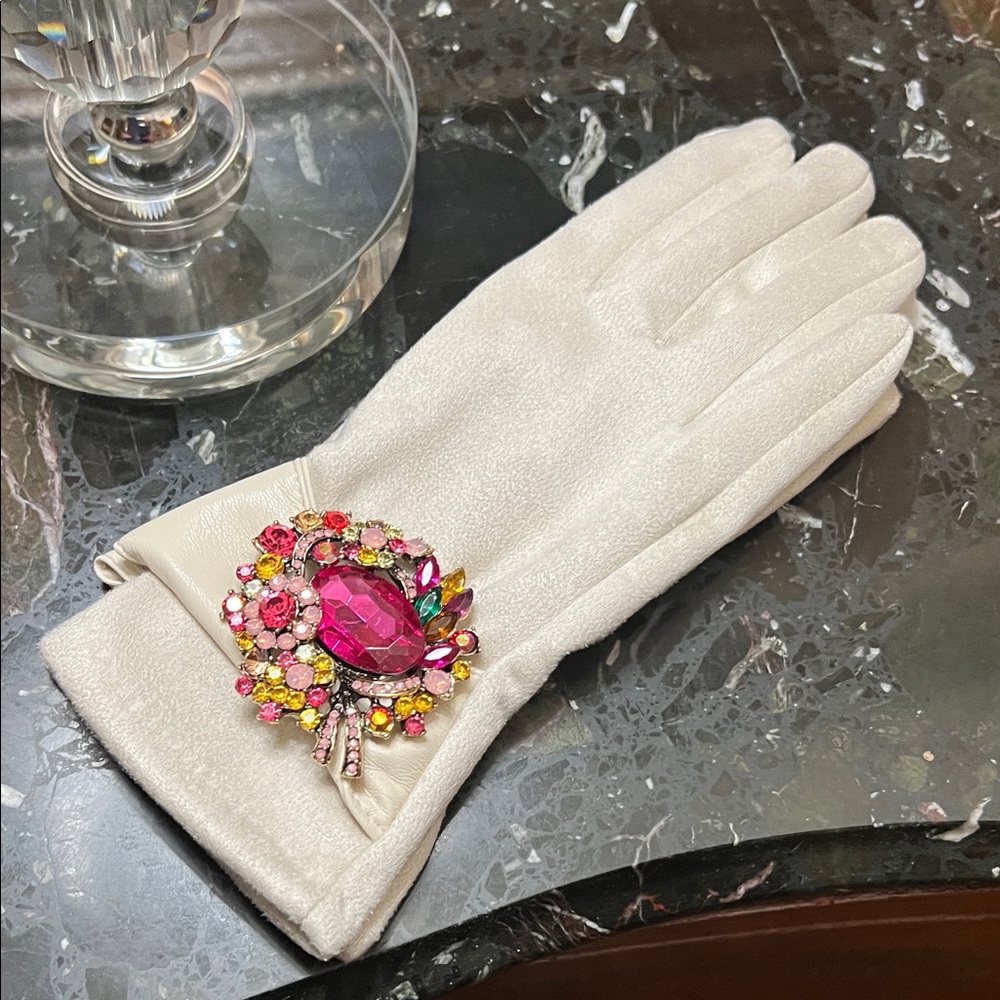 Chic Cream Gloves with Vibrant Pink Brooch